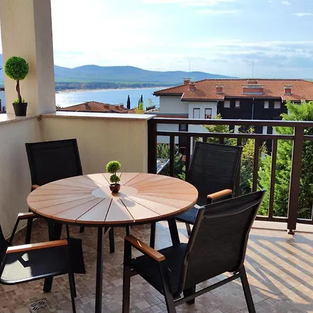 Dako Flats I Santa Marina I Modern & Seaside Days