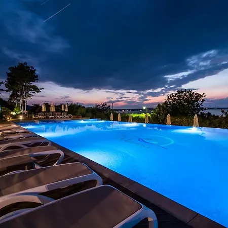 Dako Flats I Santa Marina I Modern & Seaside Days
